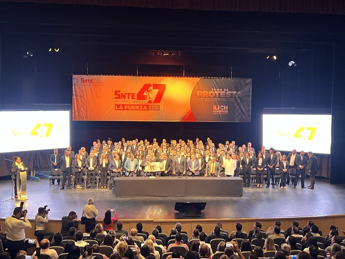 Toma protesta Ilich González como el nuevo secretario general electo del SNTE (Cortesía)