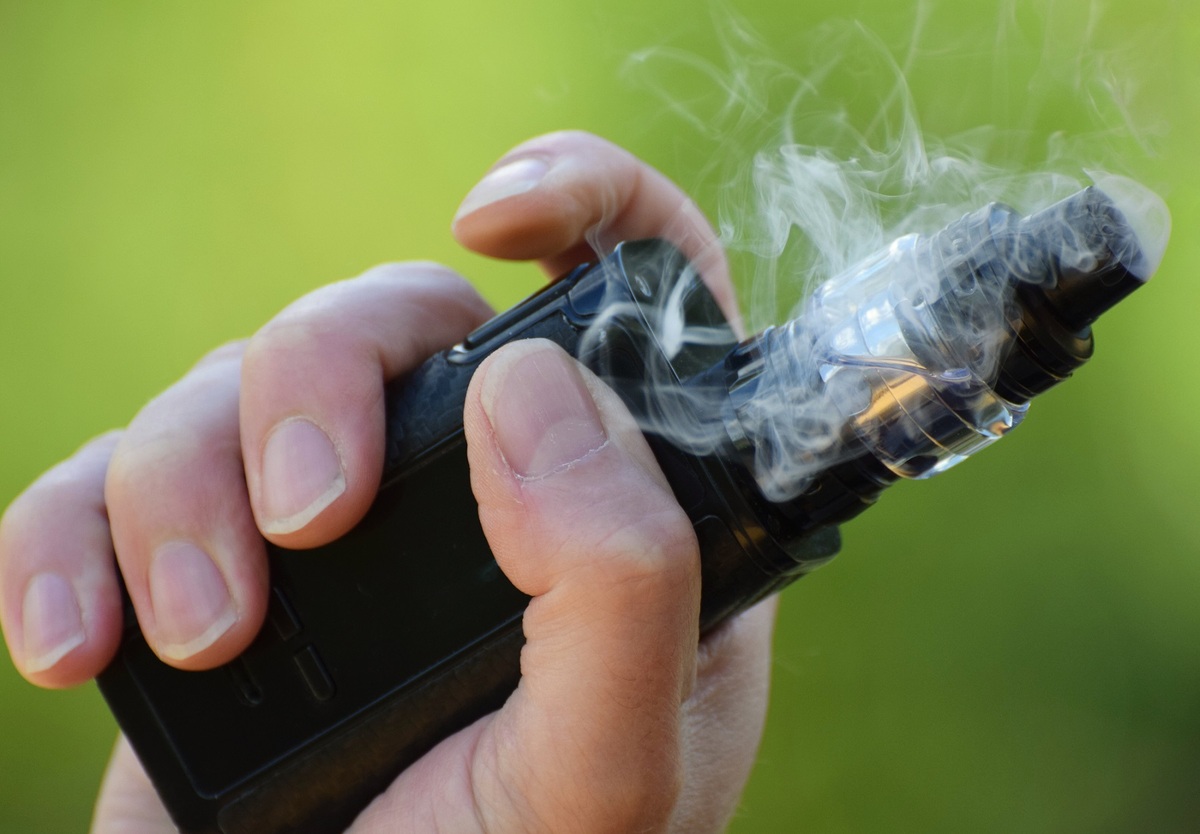 Los vapeadores representan un enorme riesgo para la salud, destacó la Cofepris. | Shutterstock