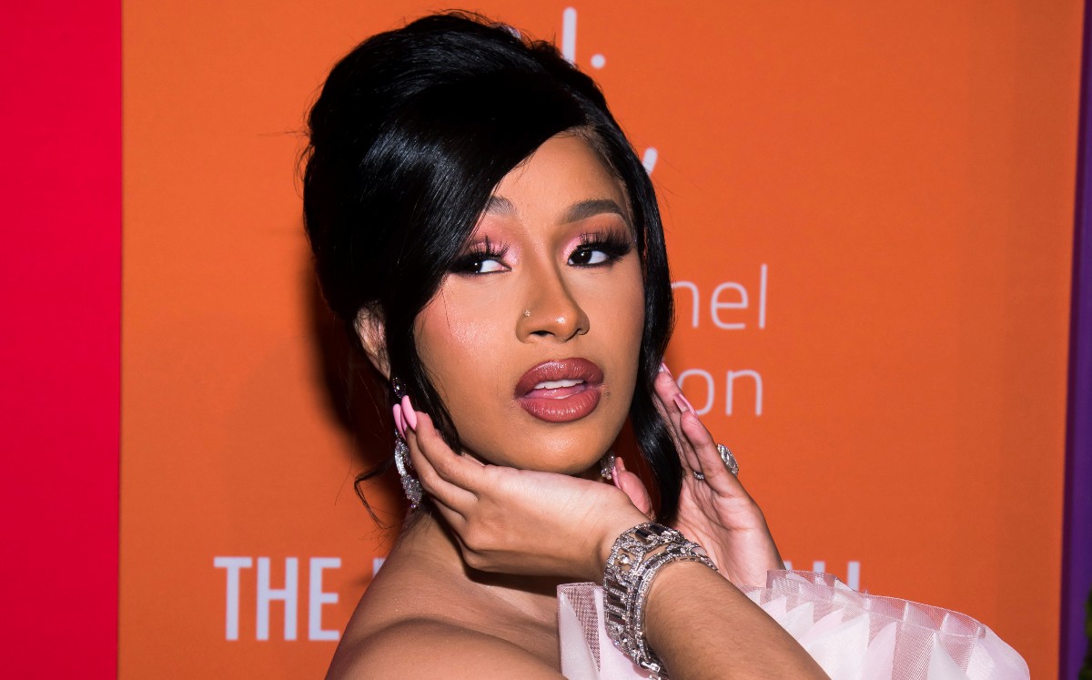 Hombre demanda a Cardi B por 5 mdd por portada de álbum (AP).