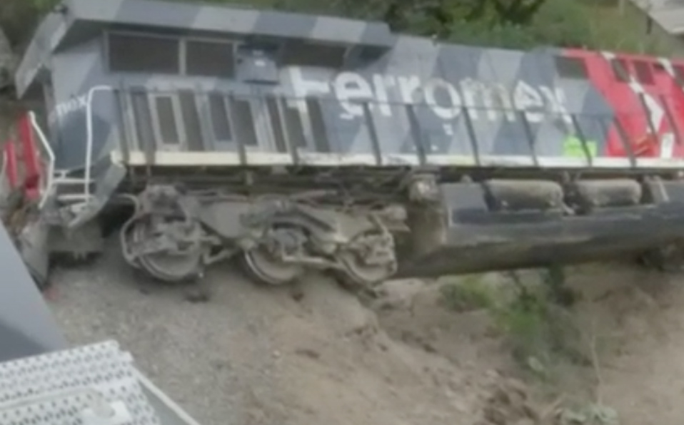Locomotora se descarrila en Edomex