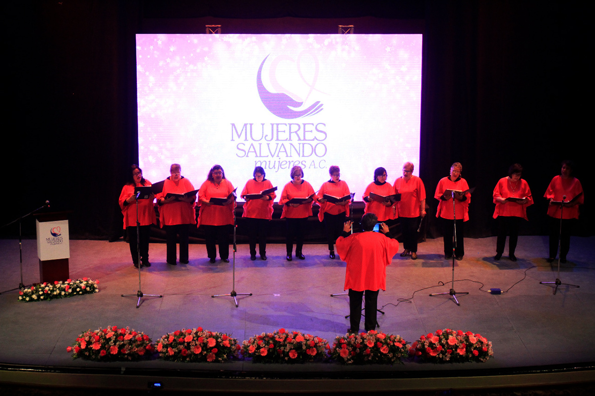 Mujeres Salvando Mujeres celebra su X Aniversario en el Teatro Isauro Martínez. | Mauricio Román