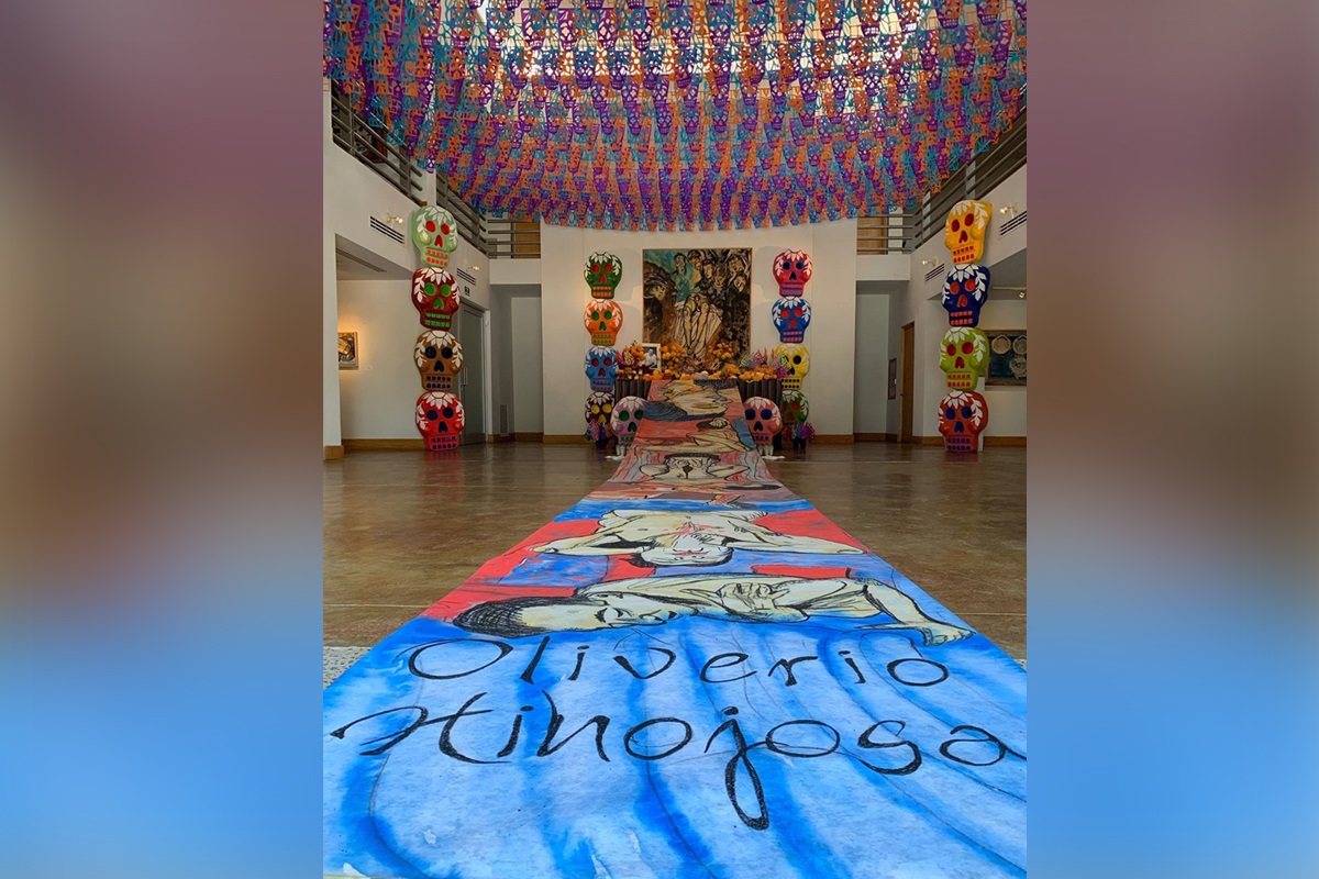 Altar de Día de Muertos hecho en la Galería de Arte Contemporáneo en 2021. (cortesía)
