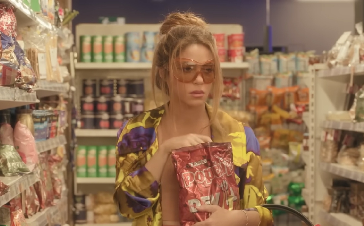 El costoso look de Shakira en 'Monotonía' (Captura).