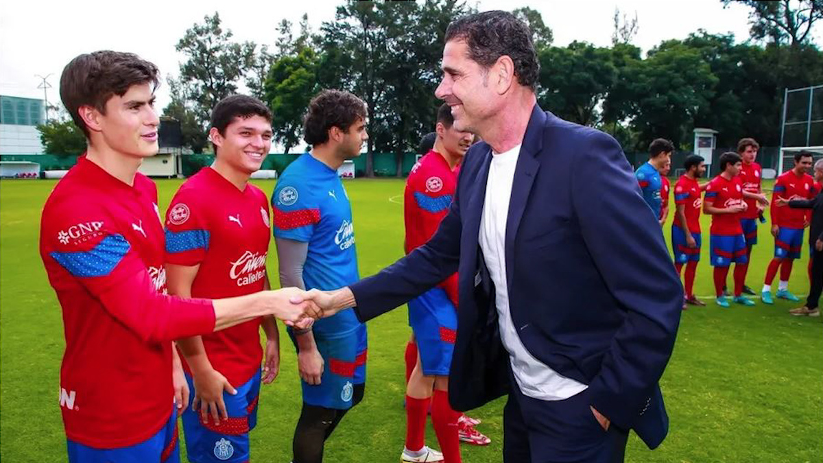 Fernando Hierro tuvo primer día de trabajo en Verde Valle