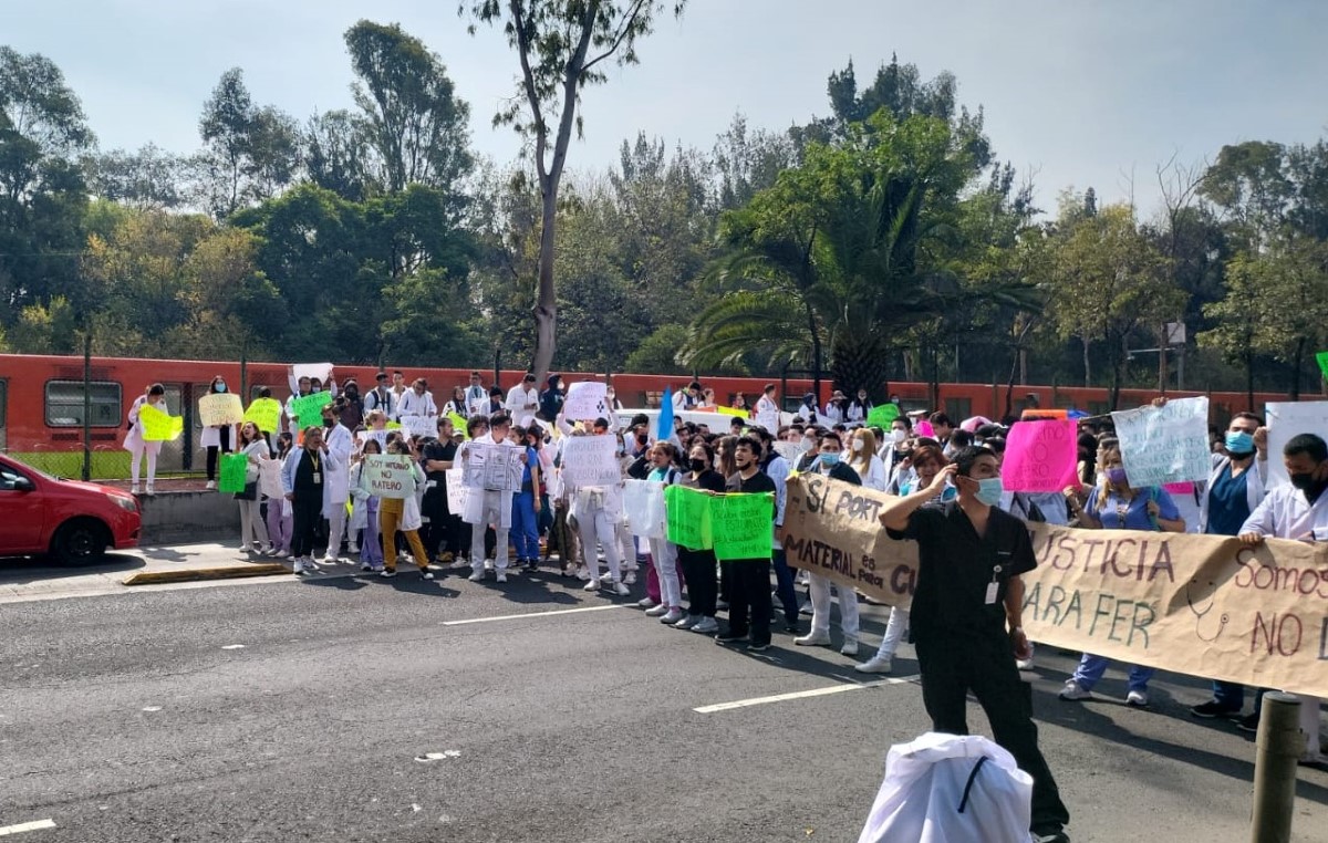 Los médicos cerraron los carriles de Insurgentes, con dirección al sur. | Ramón Ramírez