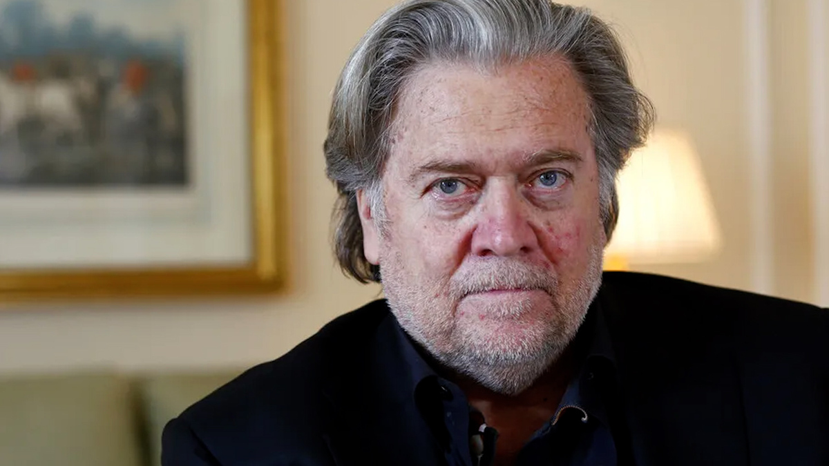 Dan 4 meses de prisión a Steve Bannon por desacato