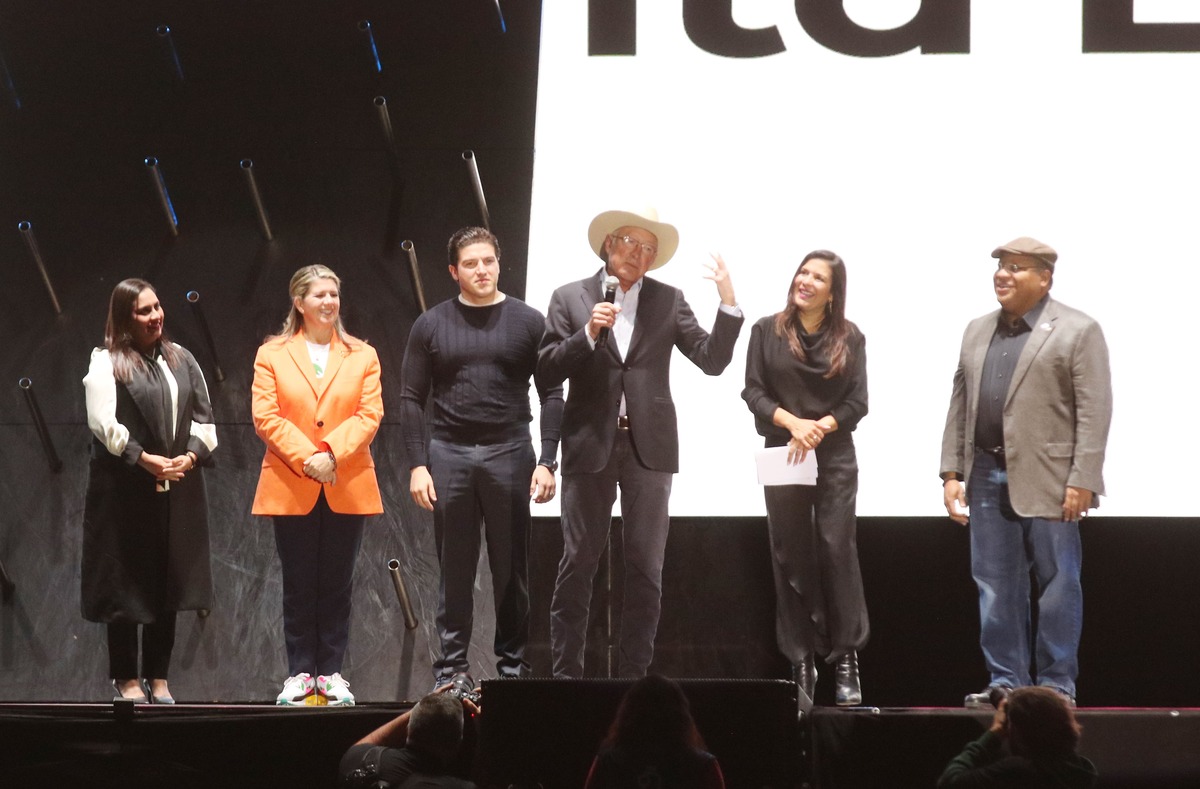 Diavolo sumergió a los asistentes a la función en un “infinito paisaje surrealista” /  Raúl Palacios