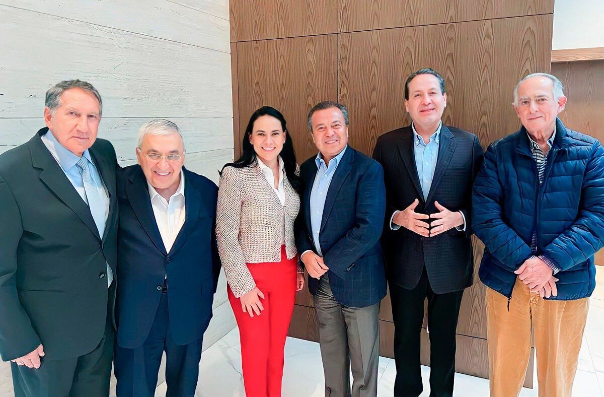 En redes publicó la foto con los ex mandatarios.