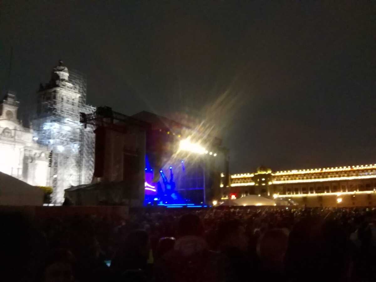 Joan Manuel Serrat a punto de dar concierto en el Zócalo