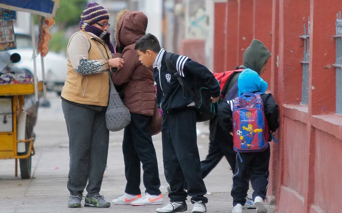 Escuelas en Guanajuato estiman retrasar horarios por llegada del frío / Especial