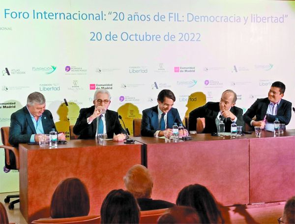También estuvieron los ex presidentes José María Aznar y Felipe Calderón. Especial