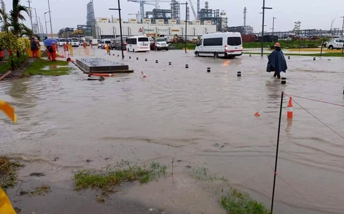Las lluvias de las últimas horas generaron corrientes de agua e inundaciones. | Cuartoscuro