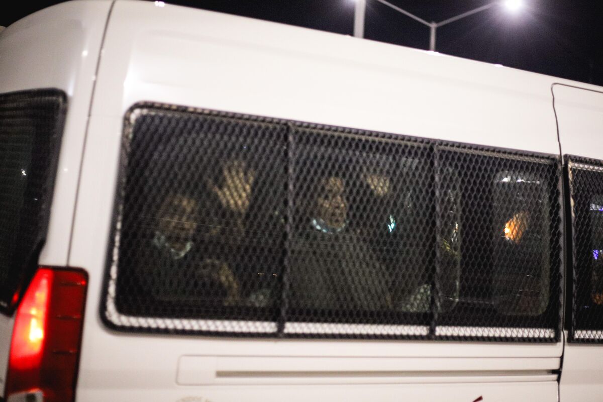 Los migrantes fueron trasladados al INM. (Cuartoscuro)
