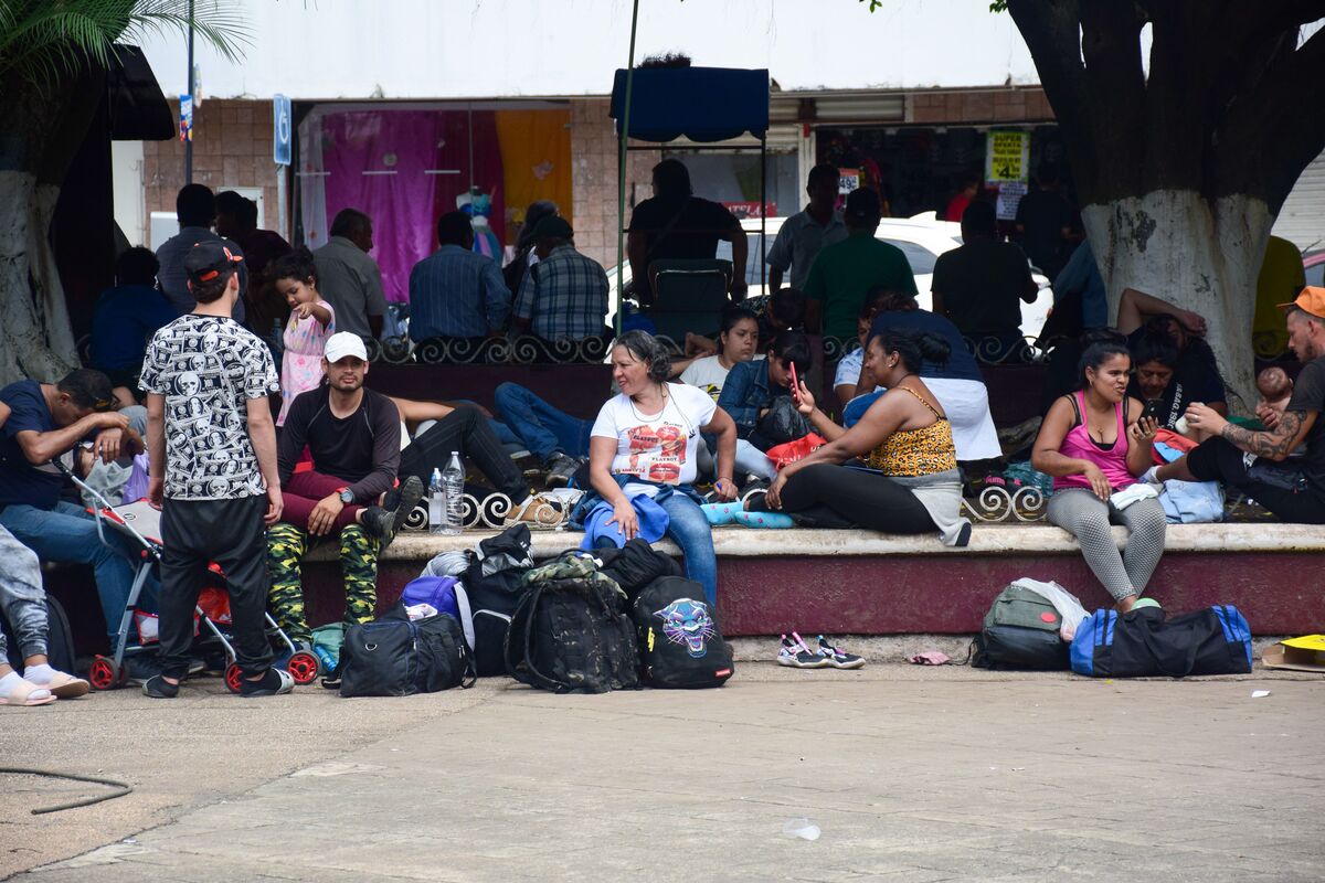 Los migrantes tienen que acampar en las calles. (Cuartoscuro)