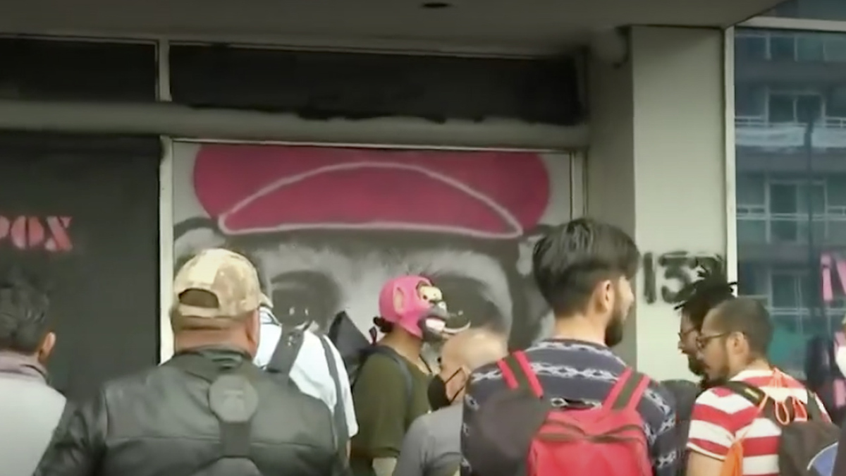 Manifestantes exigen vacunas contra viruela del mono en CdMx