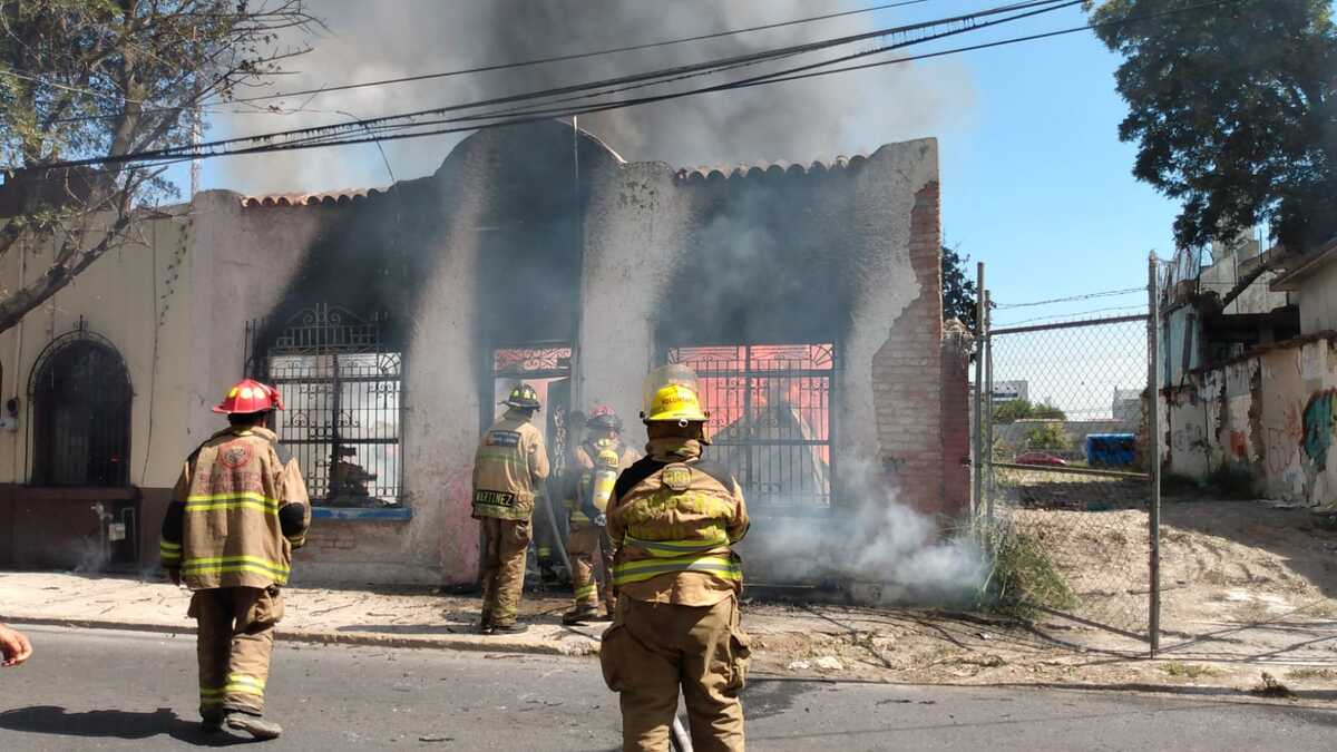 Se registró un incendio en un domicilio ubicado en el centro de Monterrey. Foto: Especial.