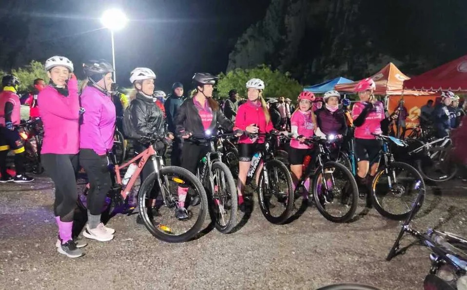 El evento reunió a mujeres y hombres, quienes recorrerán La Huasteca hasta la Presa Rompepicos  / Francisco Zúñiga Esquivel