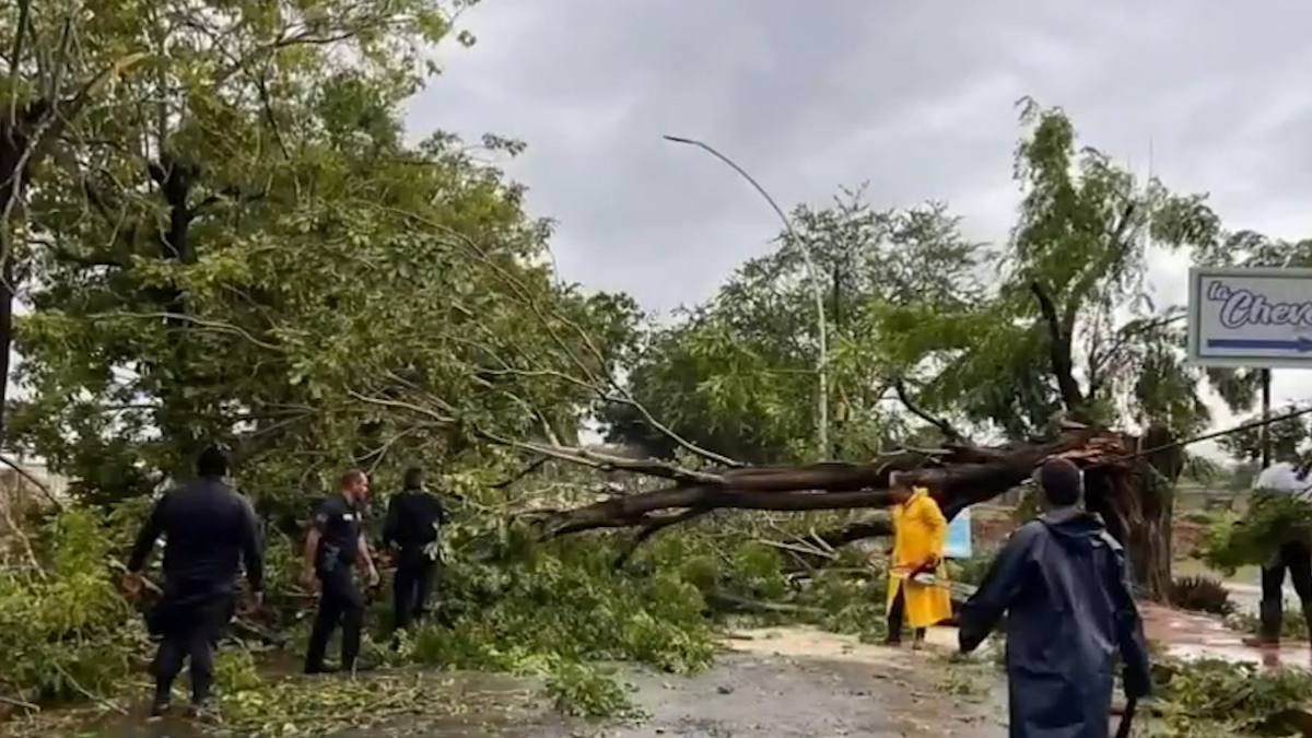 Continúa la alerta en Nayarit por huracán 'Roslyn'