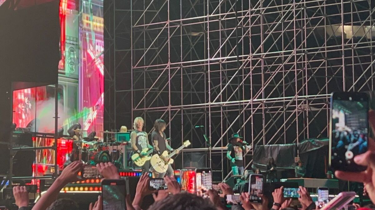 Guns N' Roses durante su presentación en CDMX. Foto: Especial
