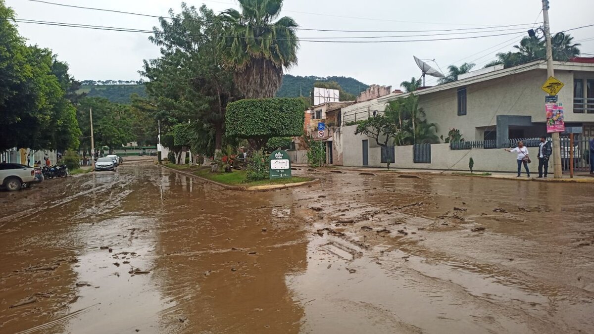 Se registra una inundación tras ruptura de pozo en Ciudad Guzmán (Cortesía)