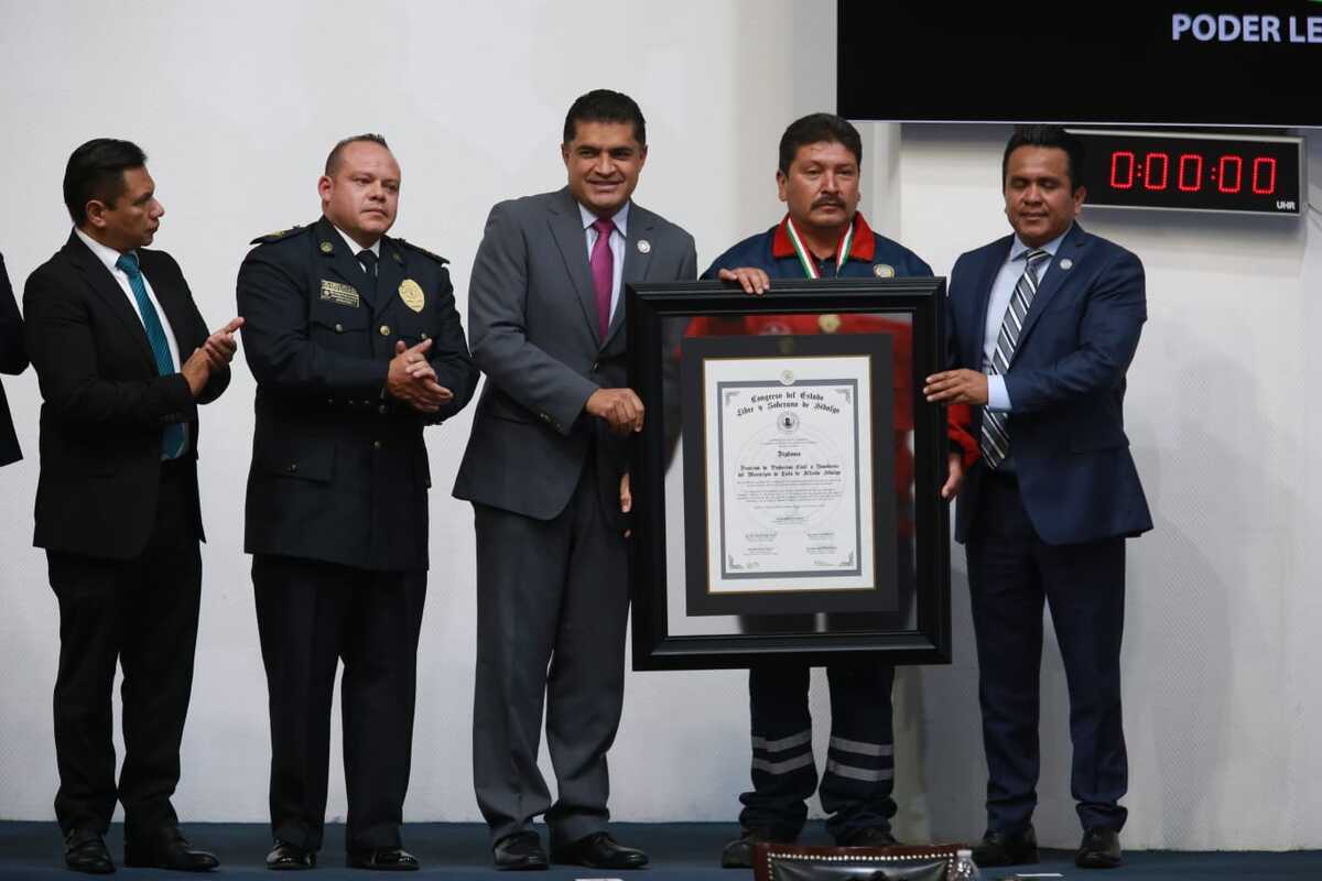 Diputados locales reconocieron con la “Medalla al Mérito de Protección Civil”  a la Dirección de Protección Civil y Bomberos de Tula (Jorge Sánchez)