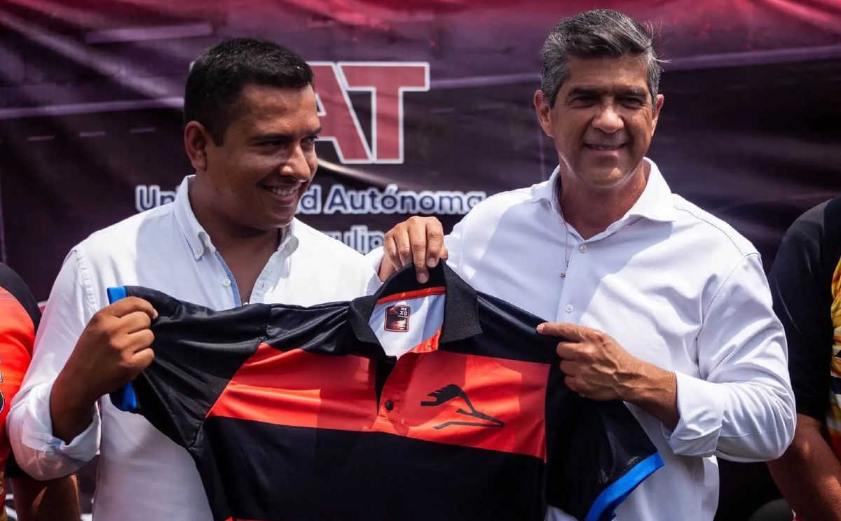 Felipe del Ángel Malibrán (derecha) dejó la directiva de los Correcaminos de la UAT.