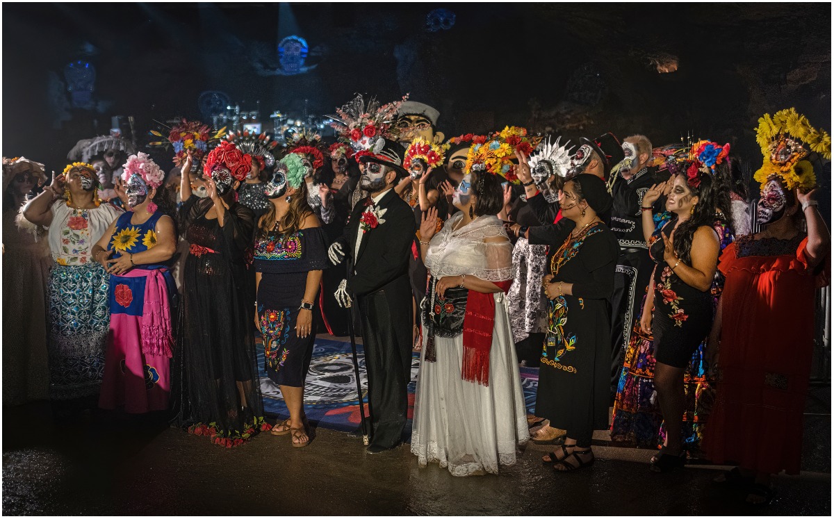 Lobos, Flor de Toloache y Ozomatli celebran Día de Muertos | AP