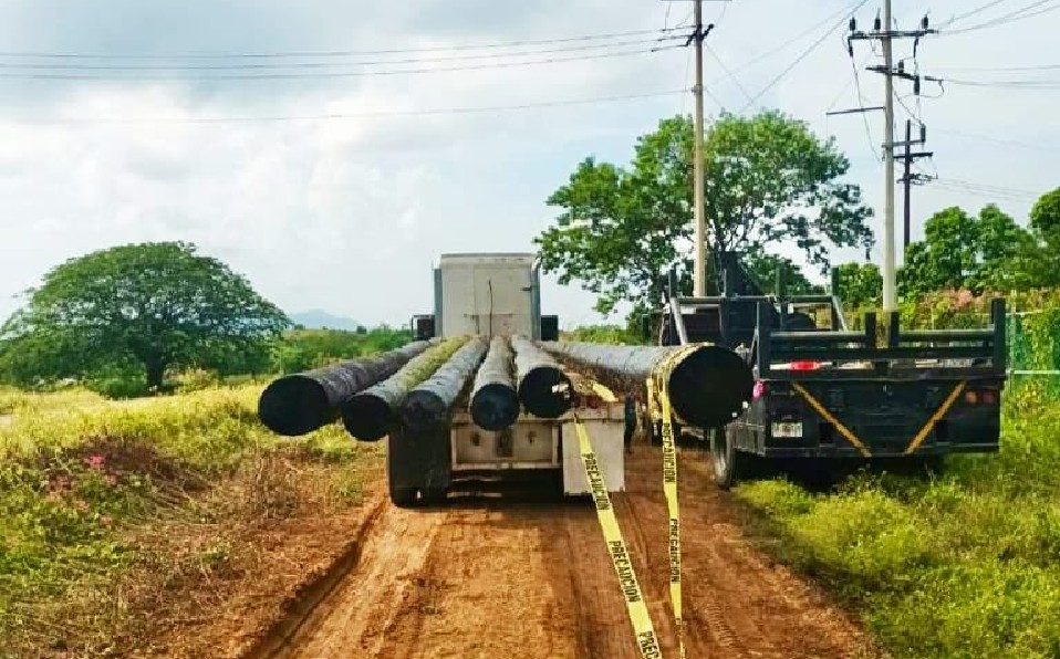 Reparación de postes de la Comisión Federal de Electricidad (CFE). (Foto: Especial)