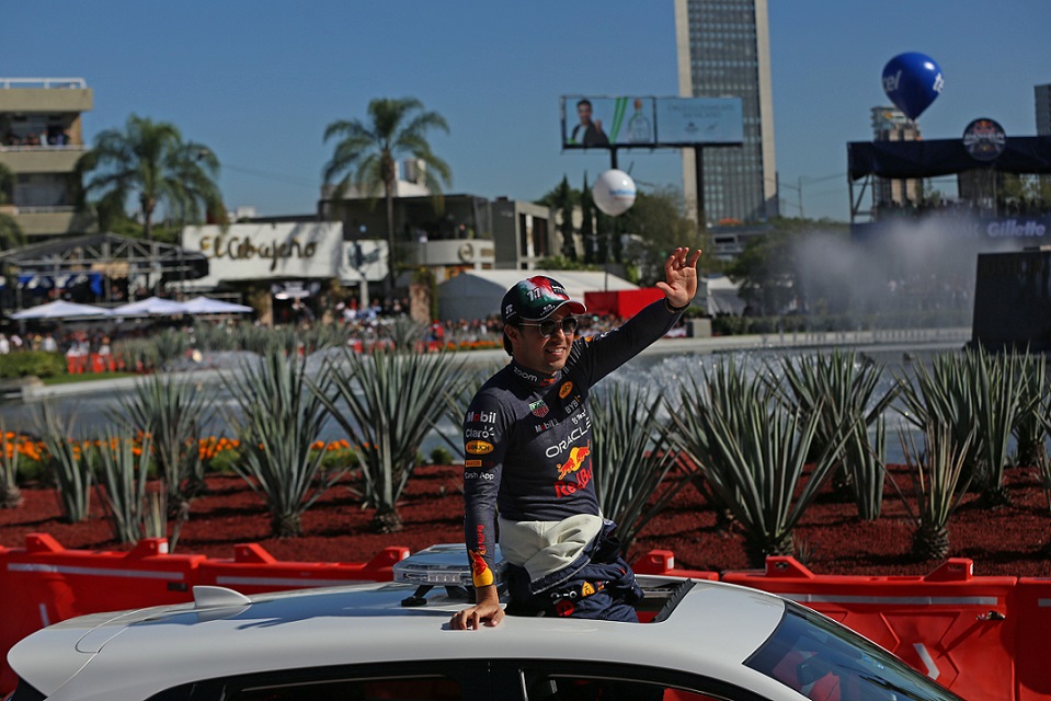 'Checo' Pérez, se presenta en su tierra ante 130 mil personas (Fernando Carranza)