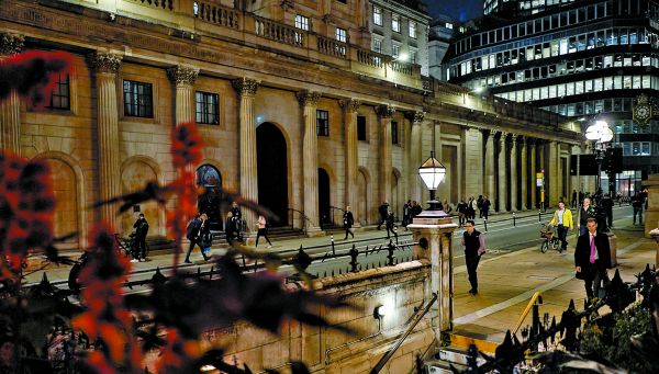 Edificio del Banco de Inglaterra, que prevén suba sus tasas entre 75 y 100 puntos base. Alberto Pezzali/AP