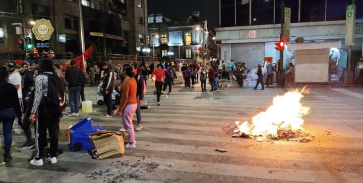 Con pancartas, lanzando consignas y realizando algunas barricadas se manifestaron.