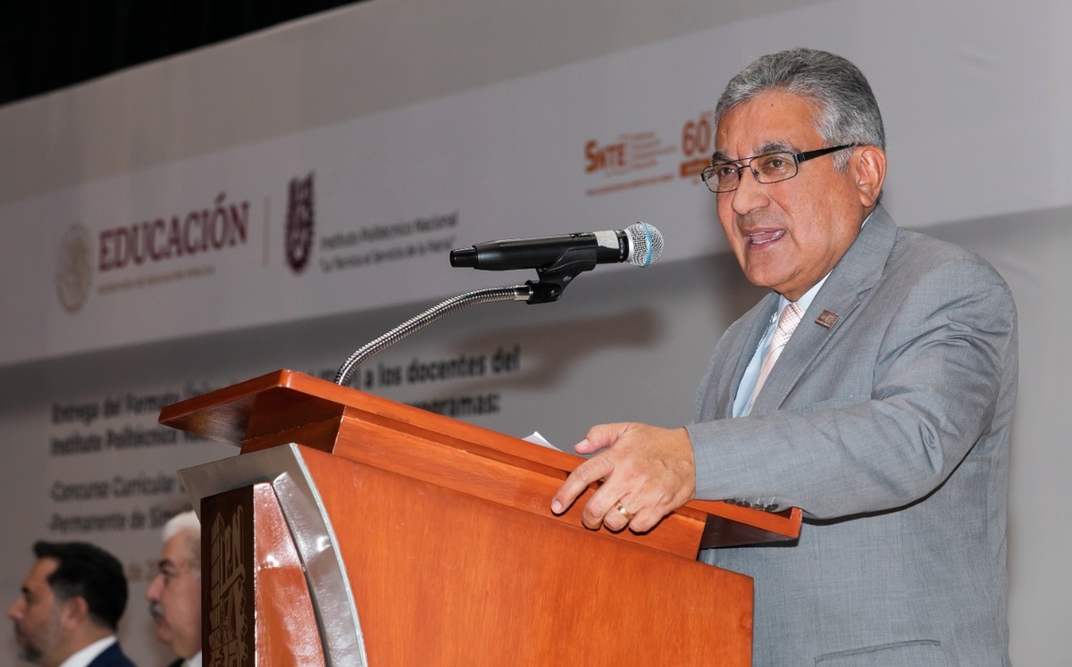 El secretario general del SNTE felicitó a todas las maestras, maestros e investigadores que obtuvieron su plaza.