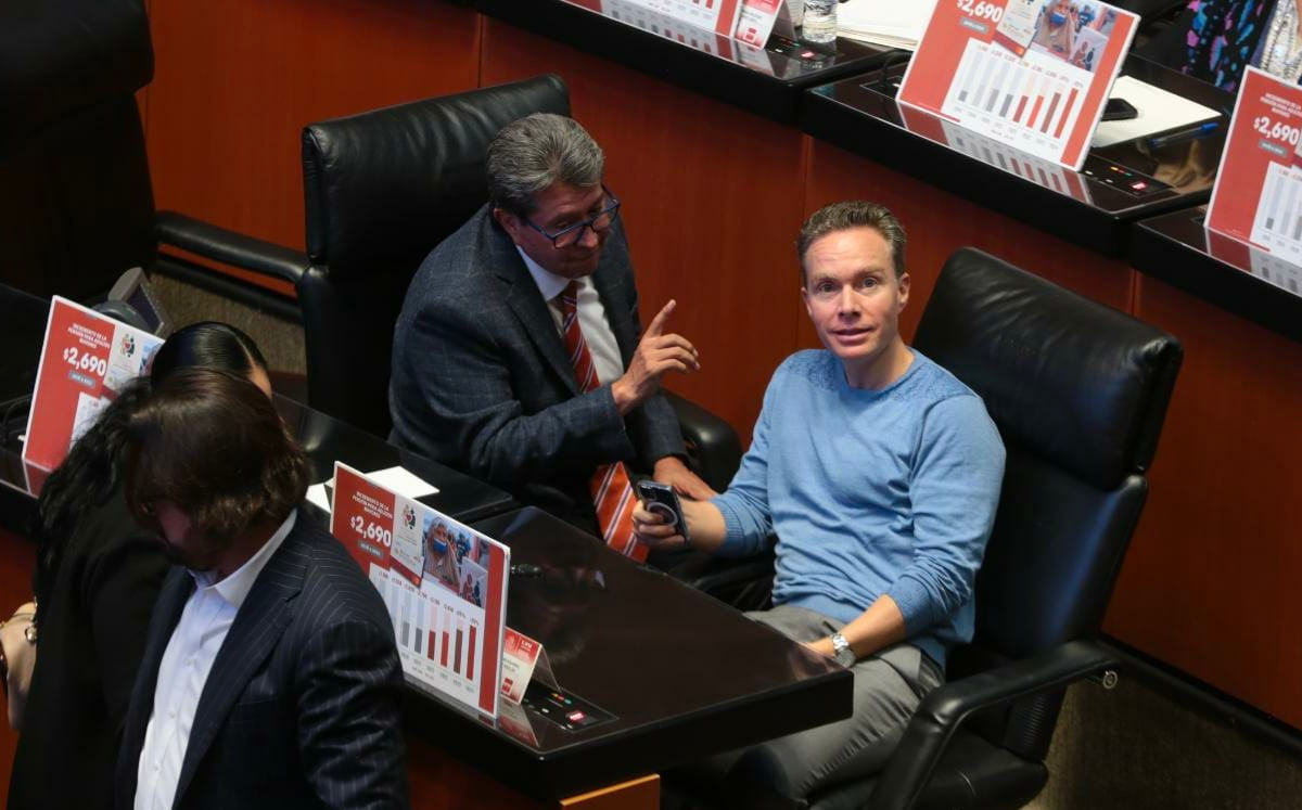 El senador Monreal junto a Manuel Velasco en la sesión de hoy. | Jesús Quintanar