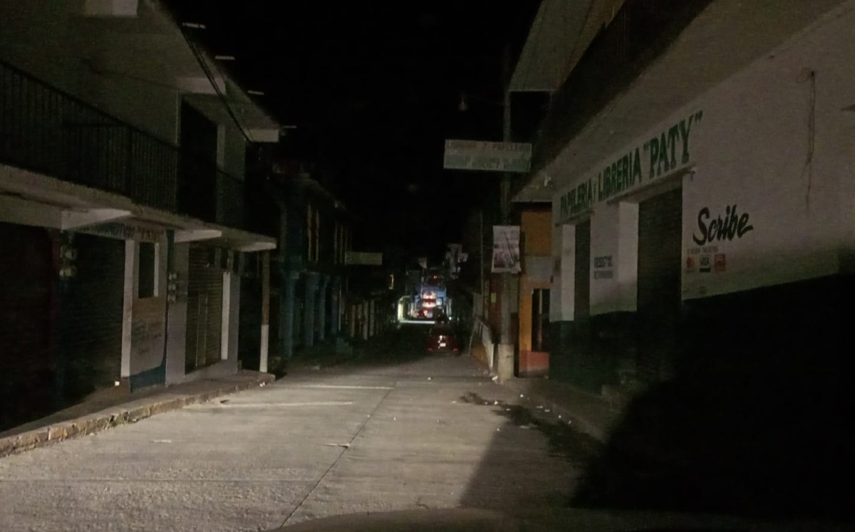 En Guerrero, fallas eléctricas dejan sin luz a seis municipios.  | Javier Trujillo
