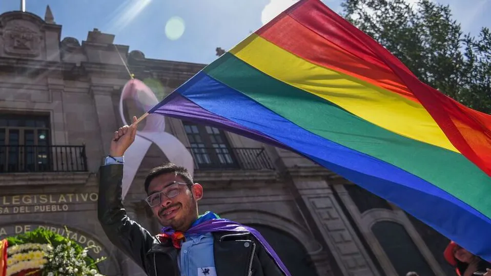 ¡Histórico! Aprueban matrimonio igualitario en todo México
