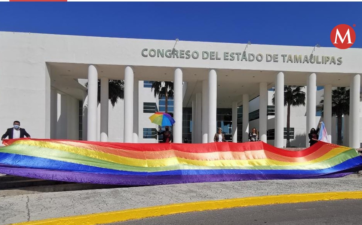 Integrantes de comunidad LGBT asisten al Congreso de Tamaulipas. (Antonio Hernández)