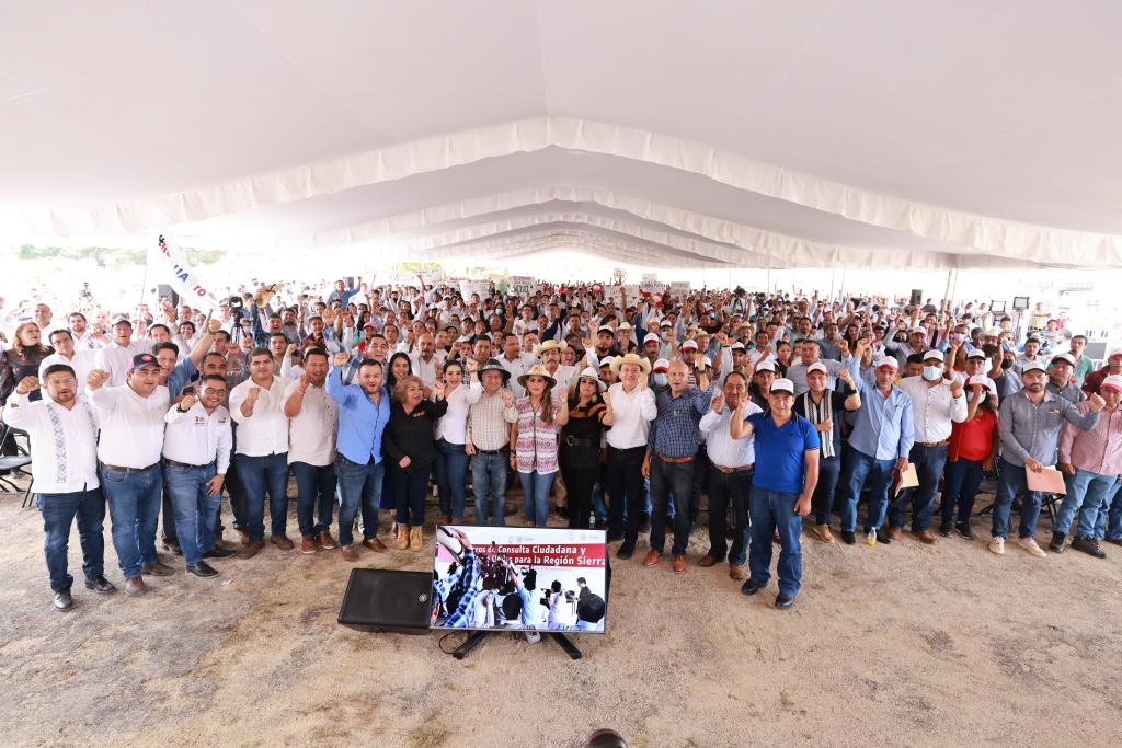 La gobernadora del estado visitó municipios en su gira. (Especial)