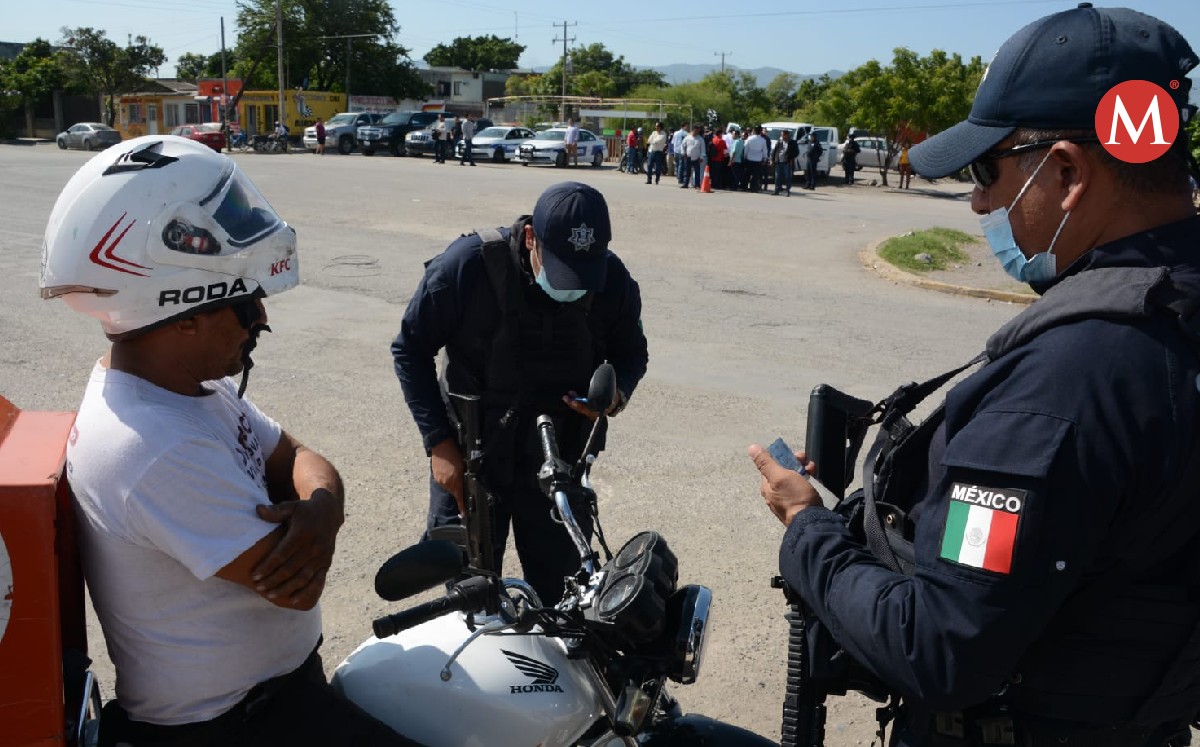 Operativo para revisar motos en Ciudad Victoria. (Cortesía)