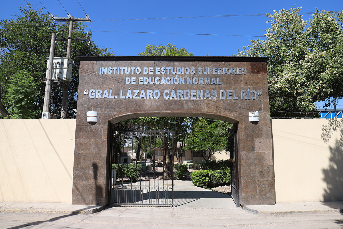 Secretaria de Educación adeuda 1.5 mdp a la Normal 'Lázaro Cárdenas del Río' de Gómez Palacio. | Rolando Riestra