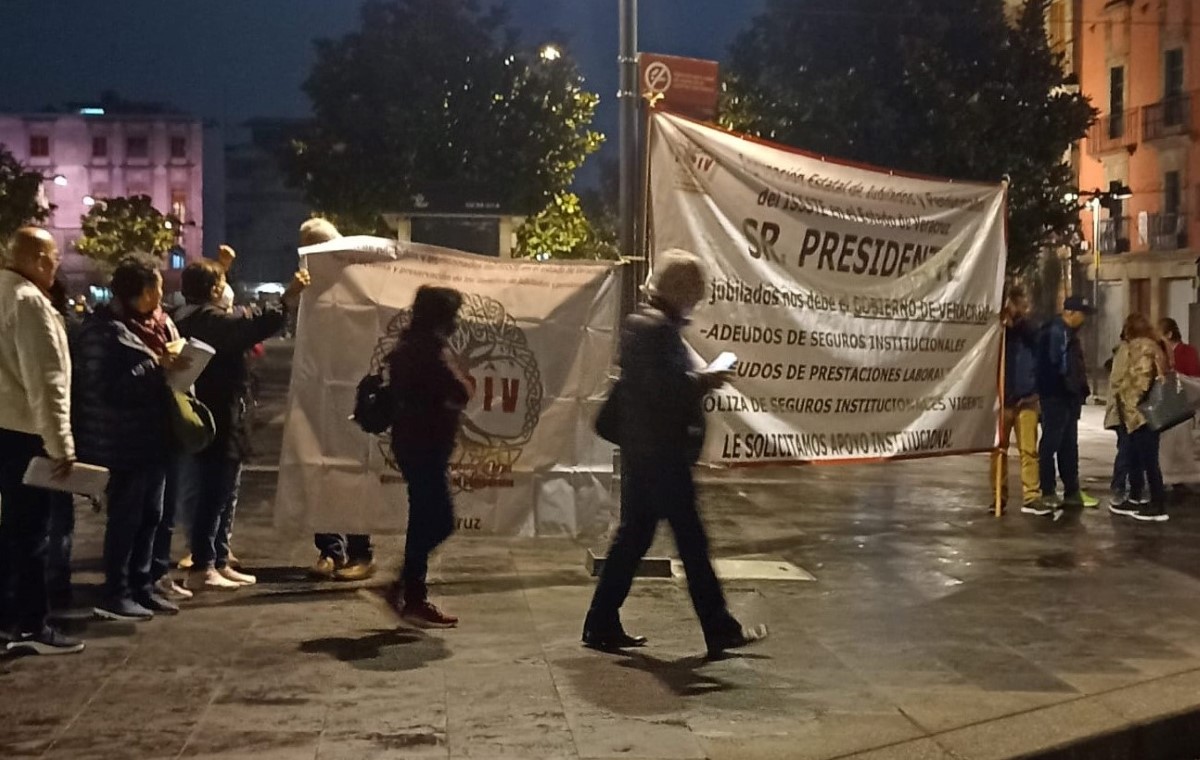 Los manifestantes denunciaron adeudos en el pago de prestaciones. | César Velázquez
