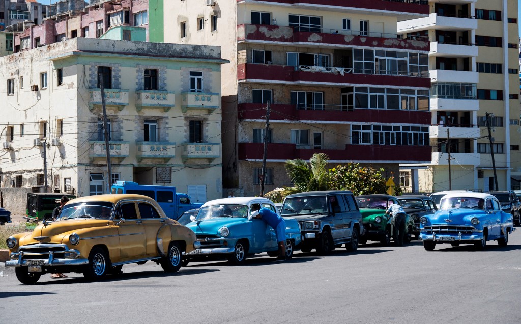 Desde hace dos semanas los automovilistas tuvieron que aguardar largas horas en las estaciones de servicio