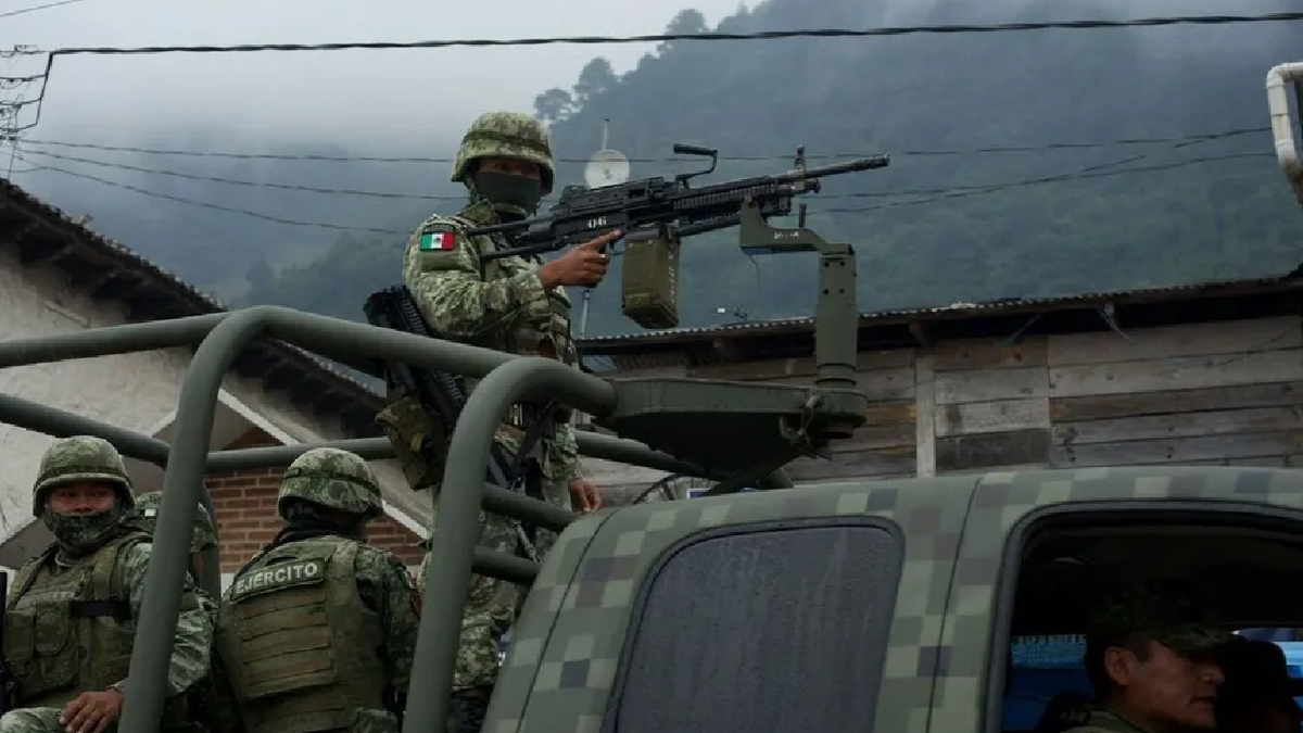 AMLO pide que todos los Congresos locales avalen plan militar; Segob