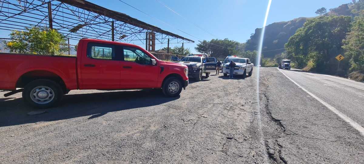 Autoridades resguardan lugar donde localizaron a mujer muerta en Zapopan (Juan Carlos Munguía)
