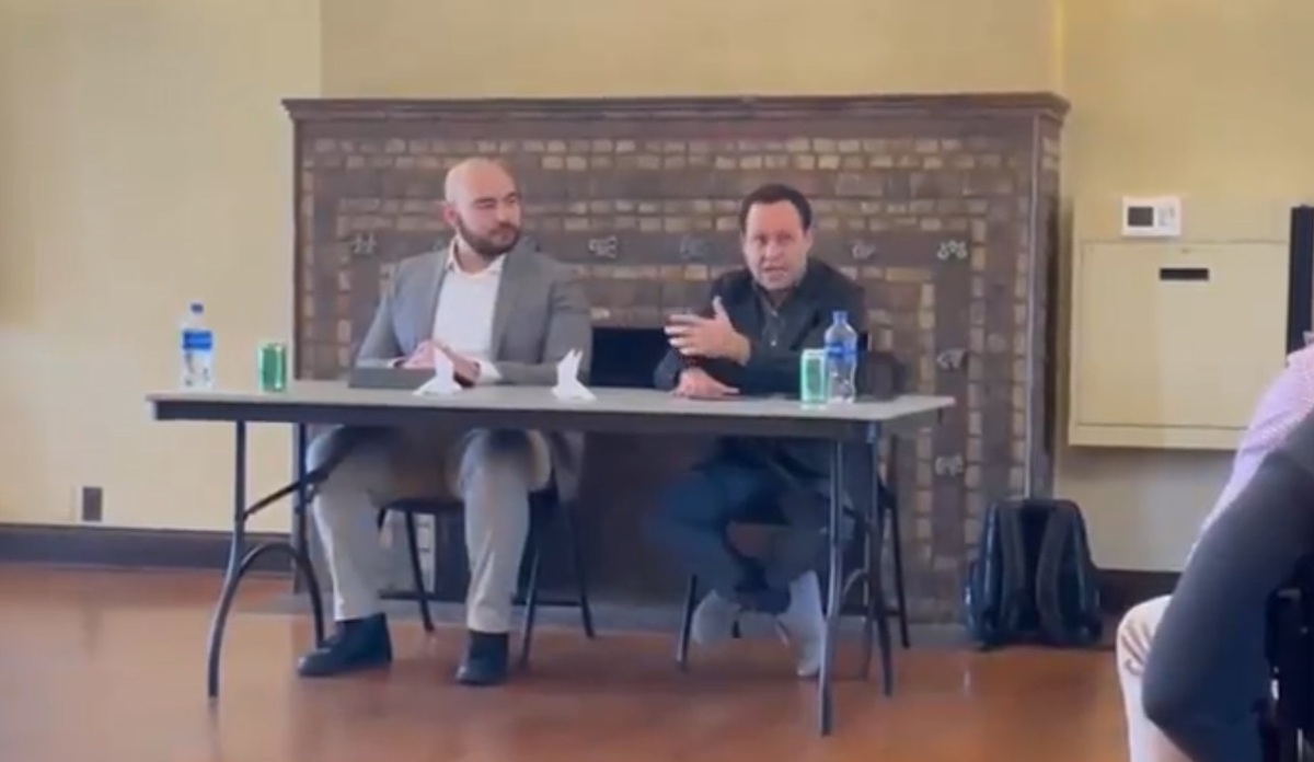 Clemente Castañeda en reunión con alumnos de Chicago. (Captura de pantalla)