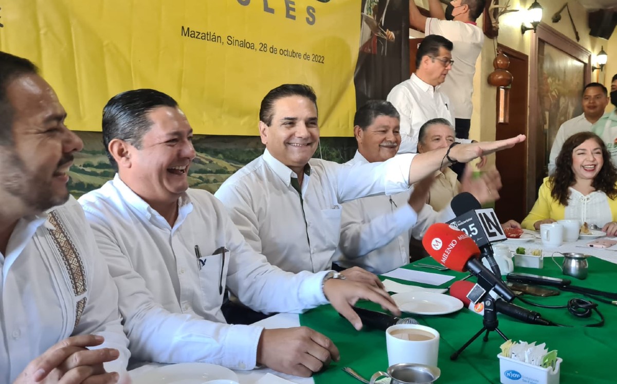 El ex gobernador de Michoacán realizó una gira por Sinaloa. | Adriana Carlos