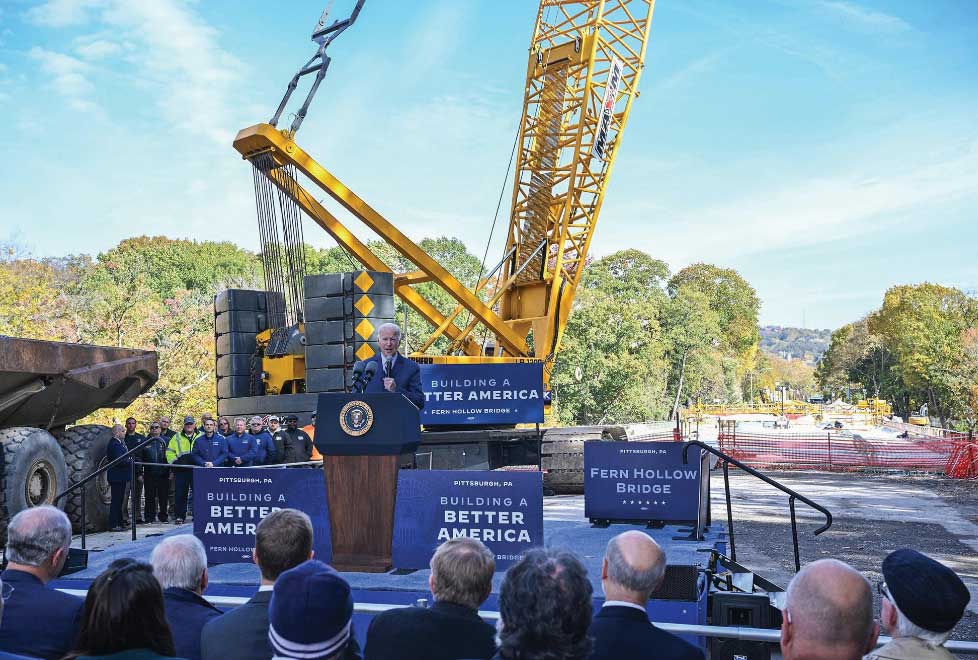 Joe Biden habló de la reconstrucción de la infraestructura de EU durante su gira en Pensilvania.