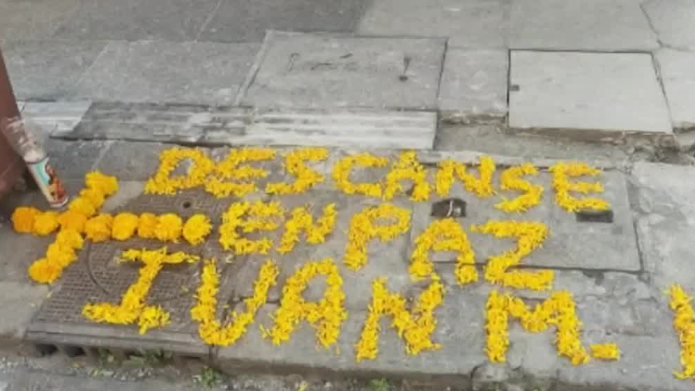 Ofrendas para ciclistas adornan las calles de Puebla