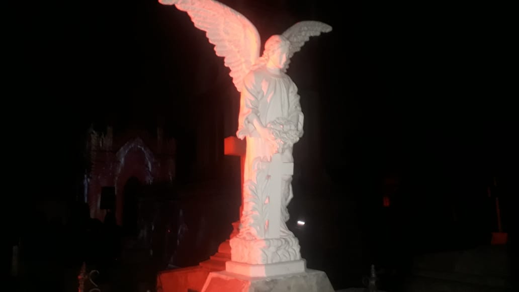 Presentan video mapping “Cuatro caminos Nahui Ohtli” en el Panteón Francés de Puebla | Especial