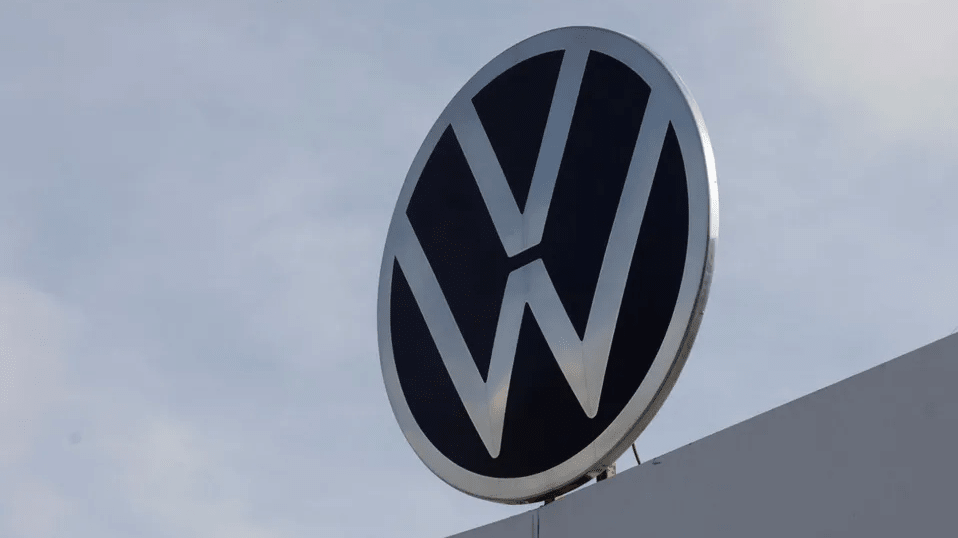 Suspensión de actividades en Rusia afecta beneficios de Volkswagen