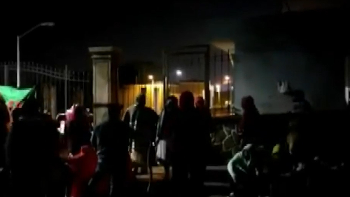 Exigen liberación de normalistas detenidos en Michoacán